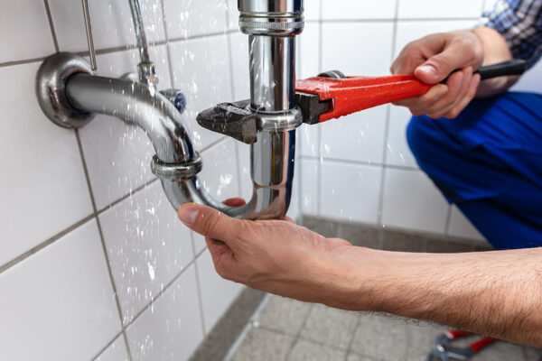 Top benefits of hiring a plumber/ plumbing services