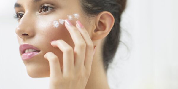 “Glow Up Guide: The Art of Applying and Timing Vitamin C Cream for Optimal Skin Transformation”